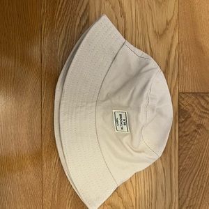 bucket hat